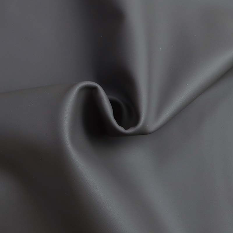 Kas yra silikoninė oda ir kodėl ji pakeičia gyvūnų kailius?